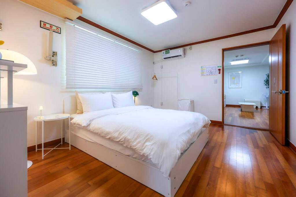 Hans - Hongik Station Exit 2 10min Holiday home *