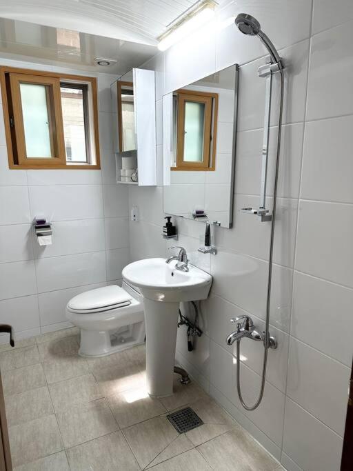 Hans - Hongik Station Exit 2 10min Holiday home *