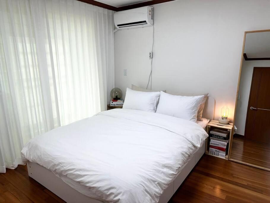 Hans - Hongik Station Exit 2 10min Holiday home