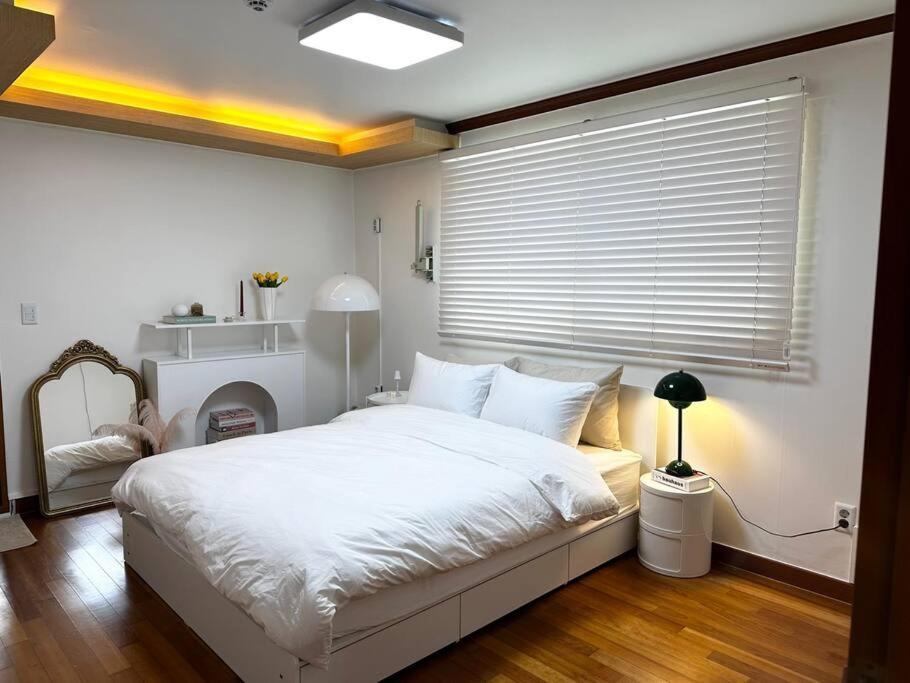 Holiday home Hans - Hongik Station Exit 2 10min *