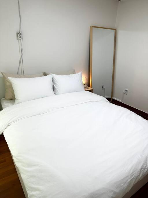 Hans - Hongik Station Exit 2 10min Holiday home *
