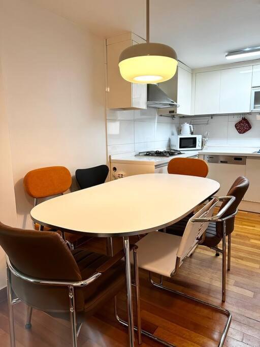 Holiday home Hans - Hongik Station Exit 2 10min Seoul