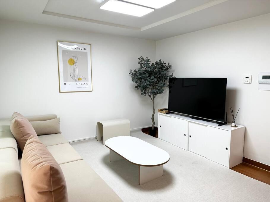 Hans - Hongik Station Exit 2 10min Holiday home *