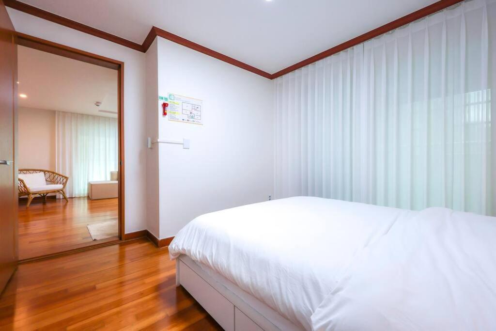 Holiday home Hans - Hongik Station Exit 2 10min Seoul