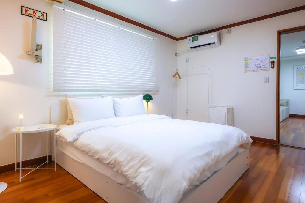 Holiday home Hans - Hongik Station Exit 2 10min